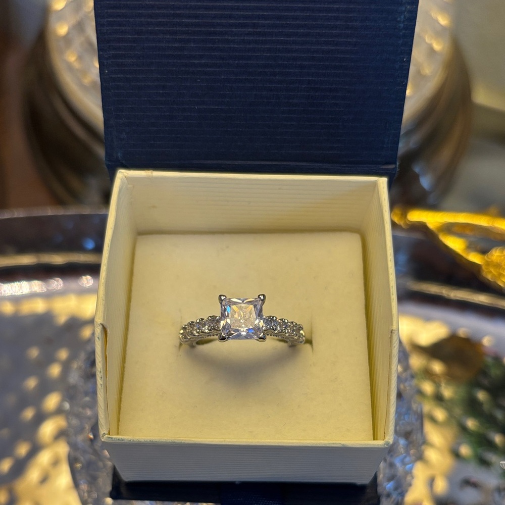 🩶🤍🩶Silver Wedding/Engagement Ring with‎ Clear Princess Cut Gemstone
